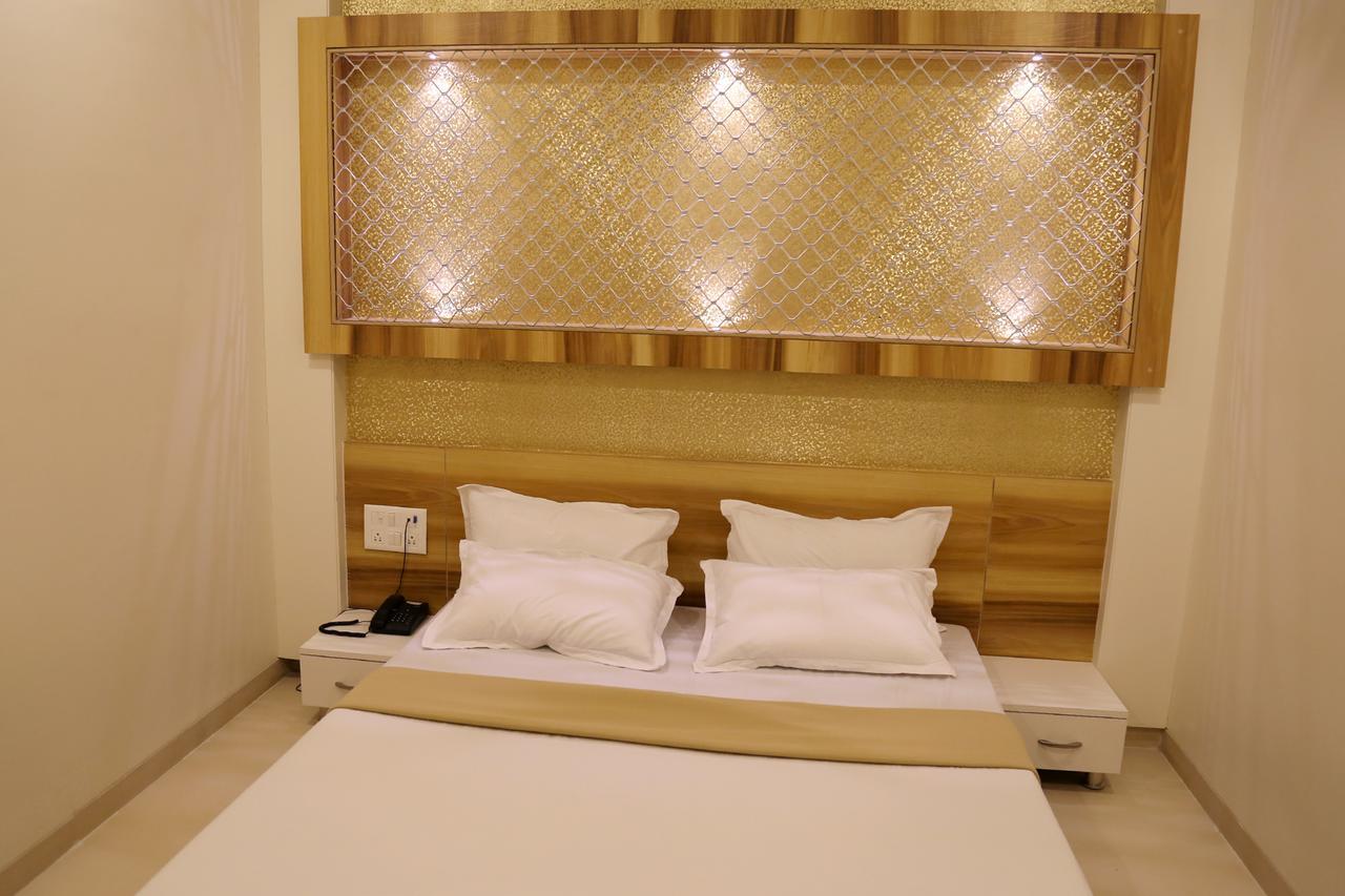 Hotel Vrinda Latur Ngoại thất bức ảnh