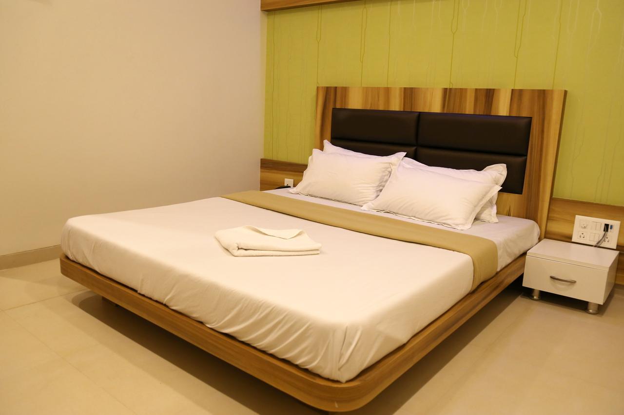 Hotel Vrinda Latur Ngoại thất bức ảnh