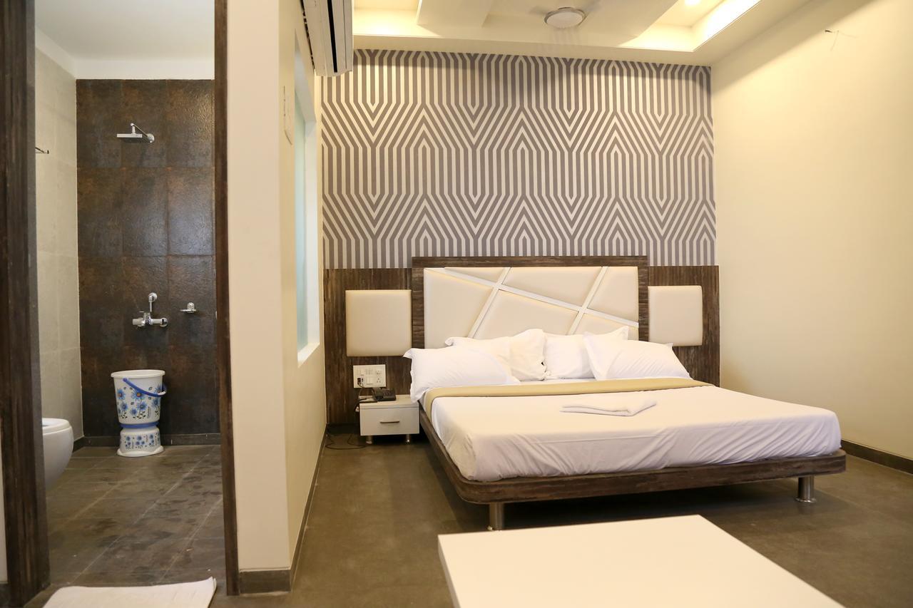 Hotel Vrinda Latur Ngoại thất bức ảnh