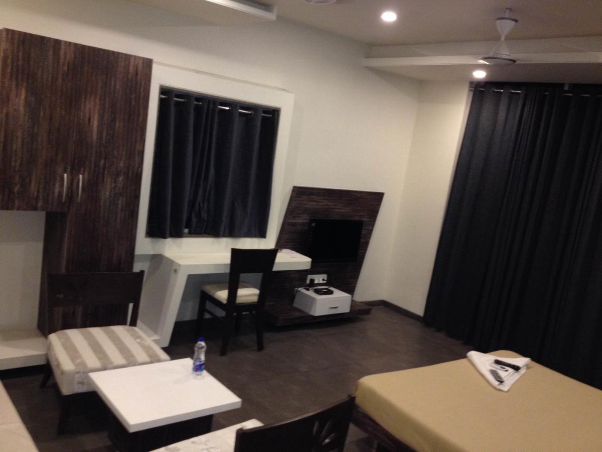 Hotel Vrinda Latur Ngoại thất bức ảnh